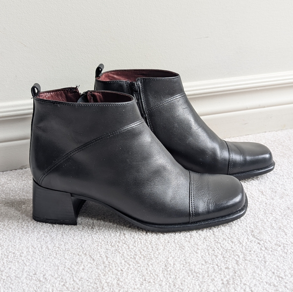 New sz 6 black super soft leather ankle boots block heel Made in Canada